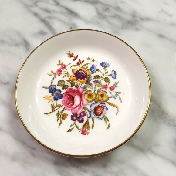 Pretty ring/trinket dish from Royal Worcester fine china - Picture 1 of 3